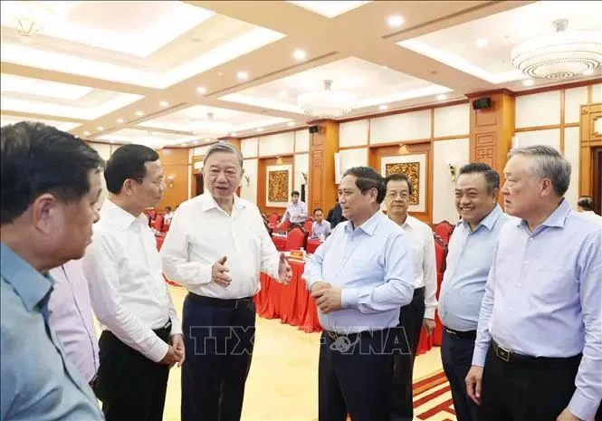 From left: Party General Secretary To Lam (3rd), Prime Minister Pham Minh Chinh, and other delegates at the meeting (Photo: VNA)