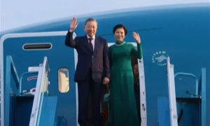 Party chief and his spouse set off for official visit to Malaysia